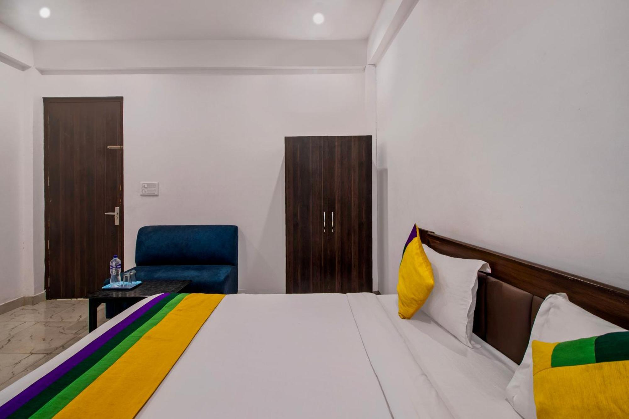 Hotel O Om Pushp Residency 마투라 외부 사진