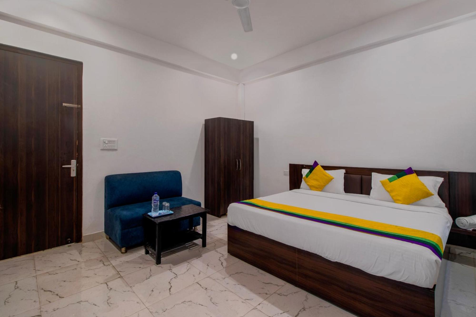 Hotel O Om Pushp Residency 마투라 외부 사진