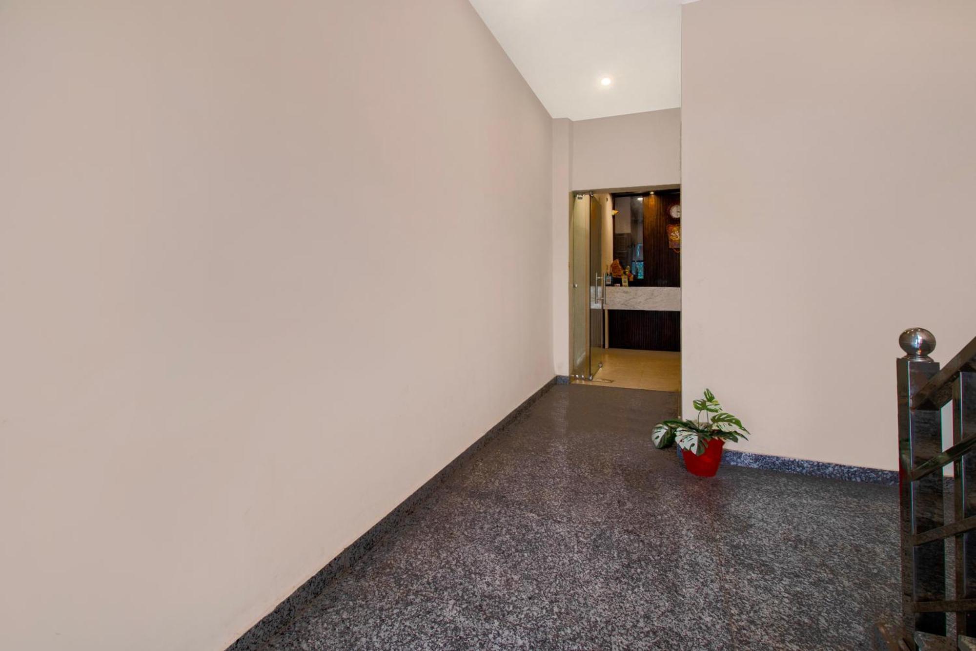 Hotel O Om Pushp Residency 마투라 외부 사진
