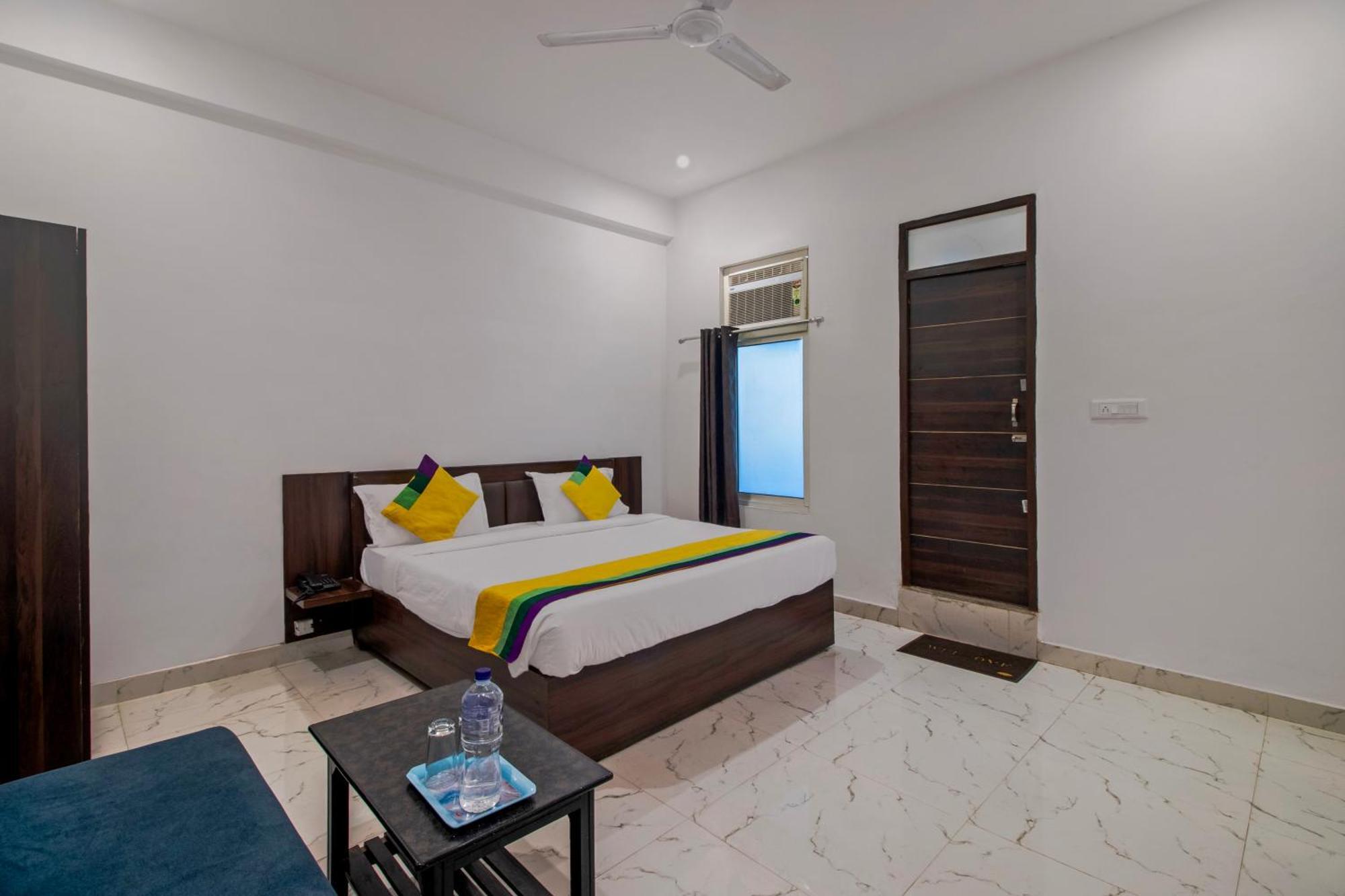 Hotel O Om Pushp Residency 마투라 외부 사진
