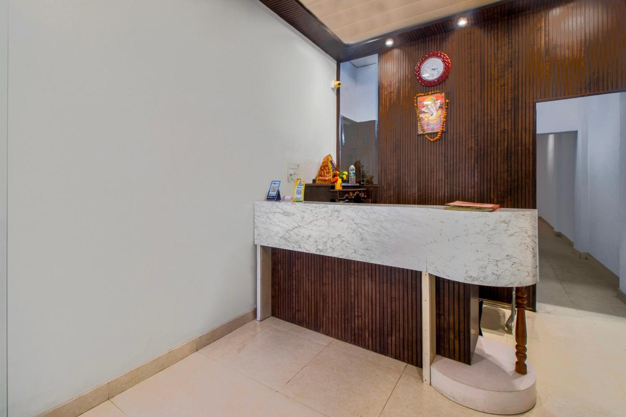 Hotel O Om Pushp Residency 마투라 외부 사진