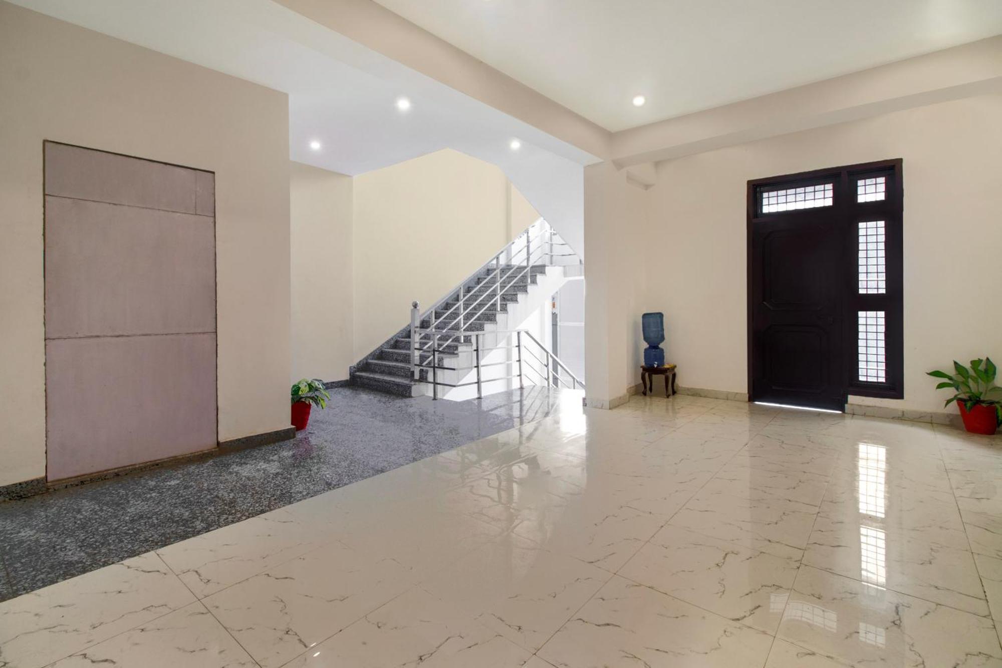 Hotel O Om Pushp Residency 마투라 외부 사진