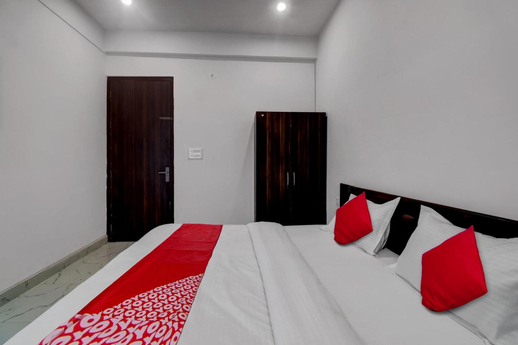 Hotel O Om Pushp Residency 마투라 외부 사진