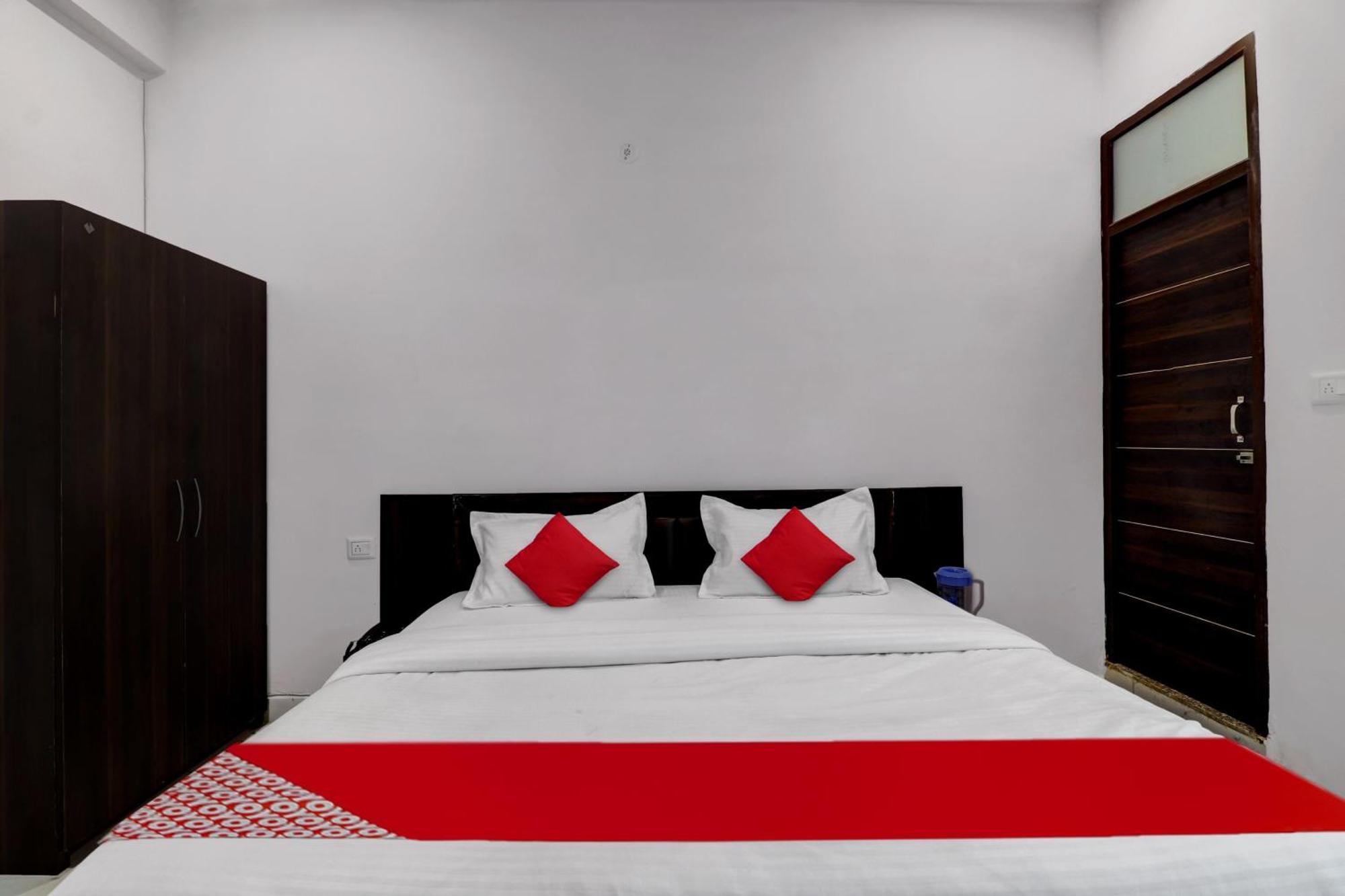 Hotel O Om Pushp Residency 마투라 외부 사진