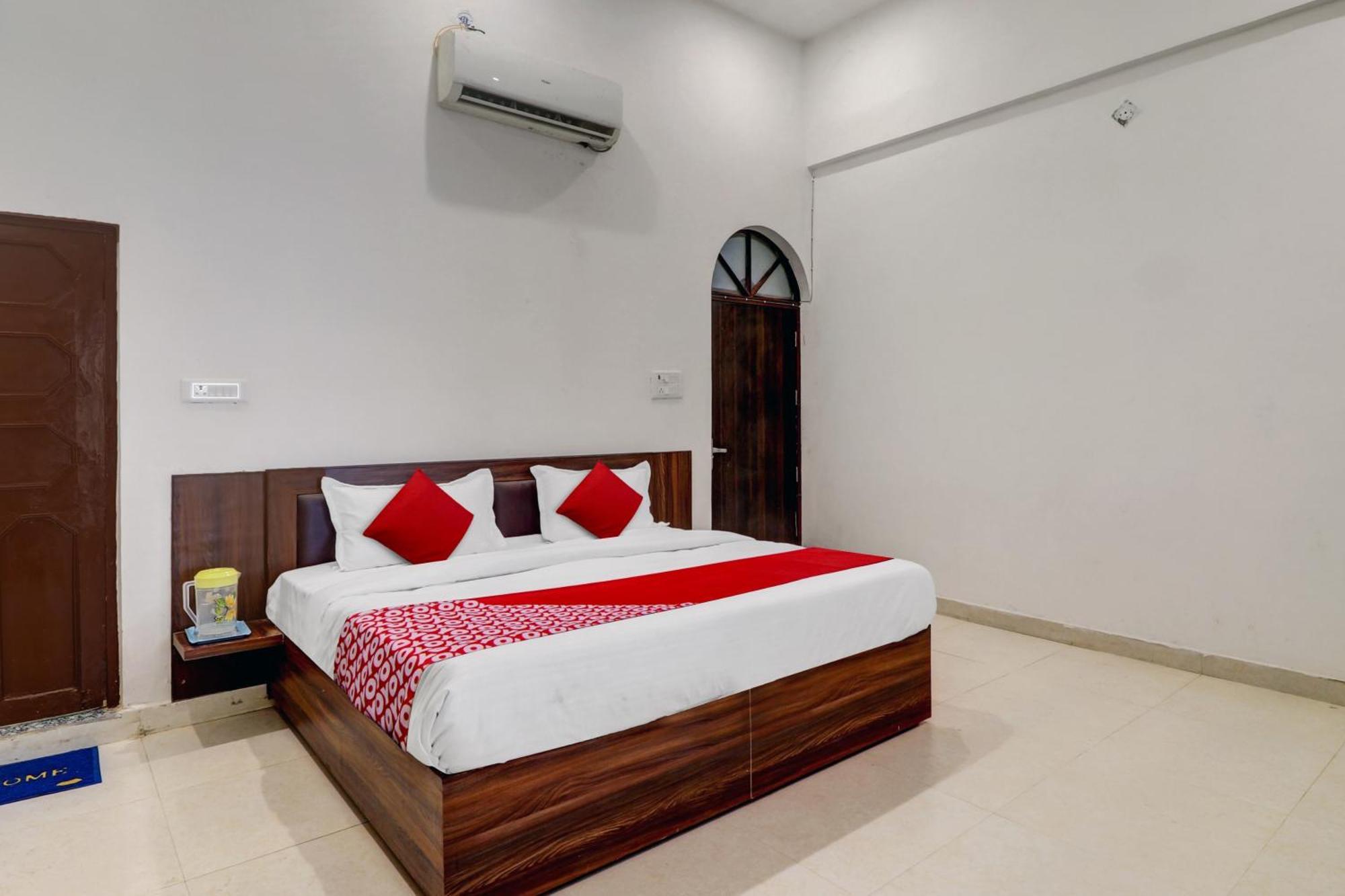 Hotel O Om Pushp Residency 마투라 외부 사진