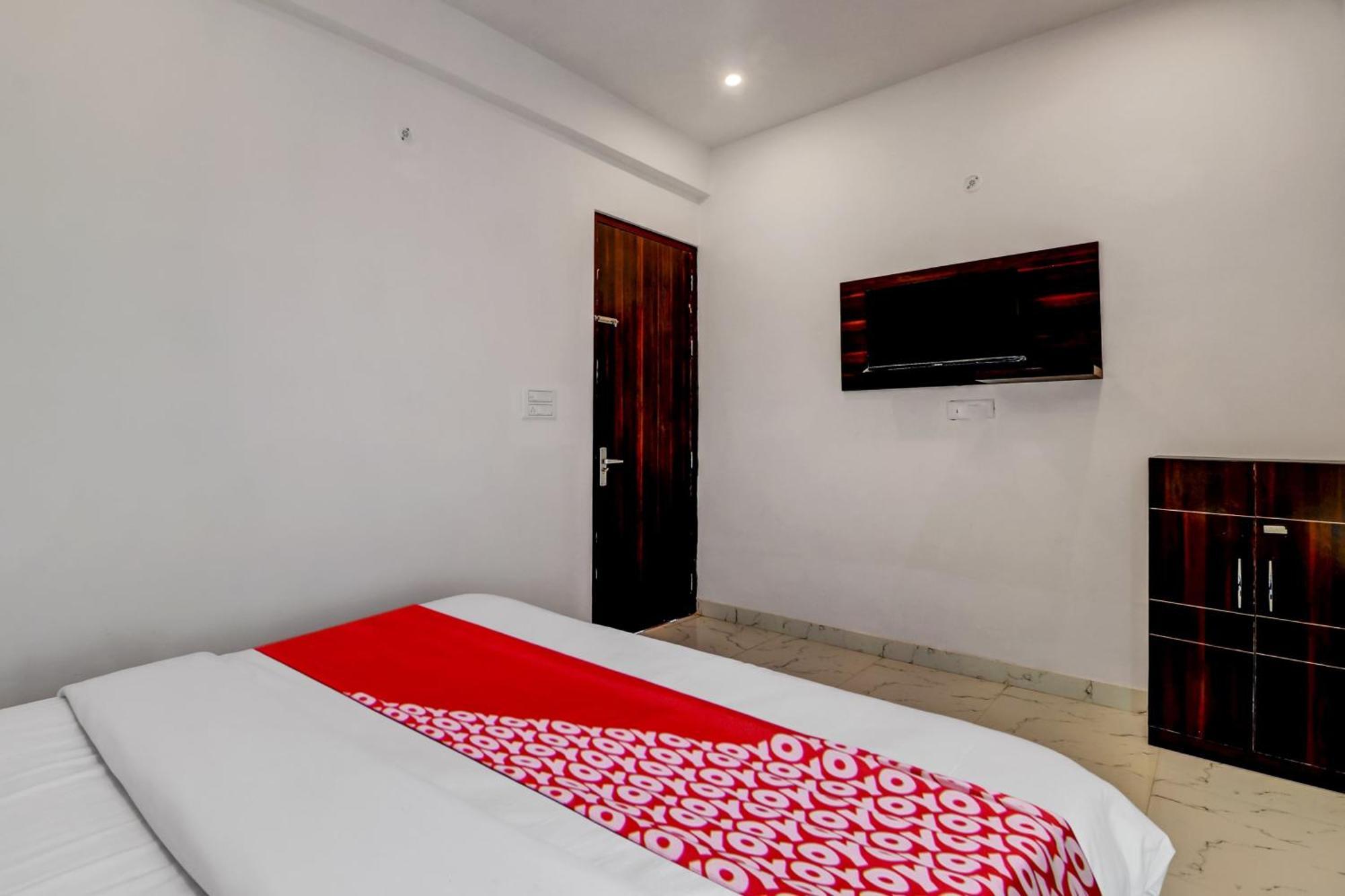 Hotel O Om Pushp Residency 마투라 외부 사진