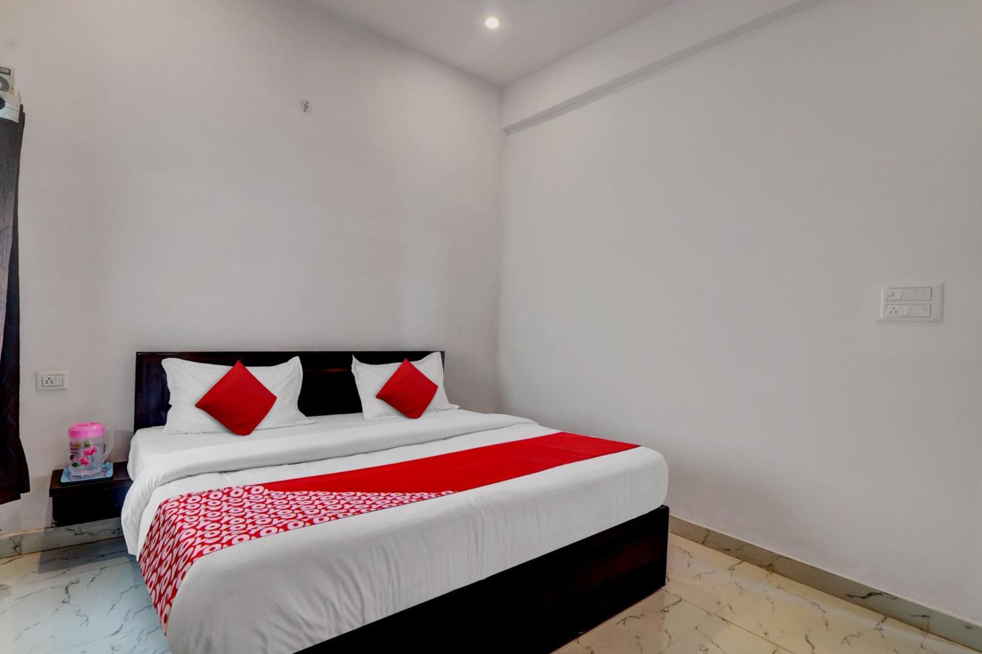 Hotel O Om Pushp Residency 마투라 외부 사진