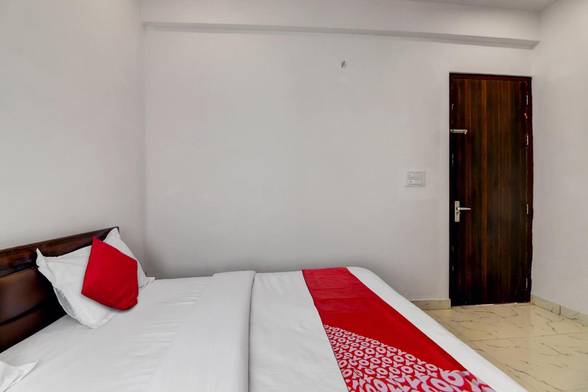 Hotel O Om Pushp Residency 마투라 외부 사진